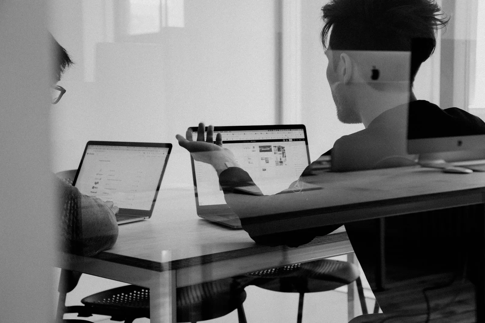 A working startup desk — a trend is not a licence class