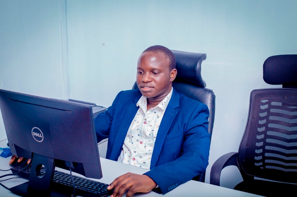 Zatra Consultants adviser working at an office workstation.